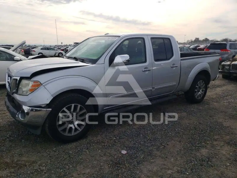 2013 Nissan FRONTIER photo