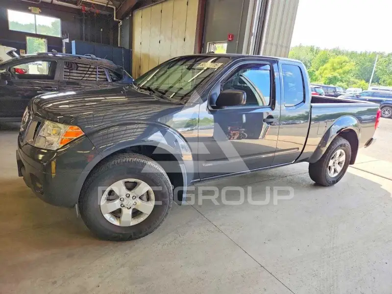 2013 Nissan FRONTIER фото