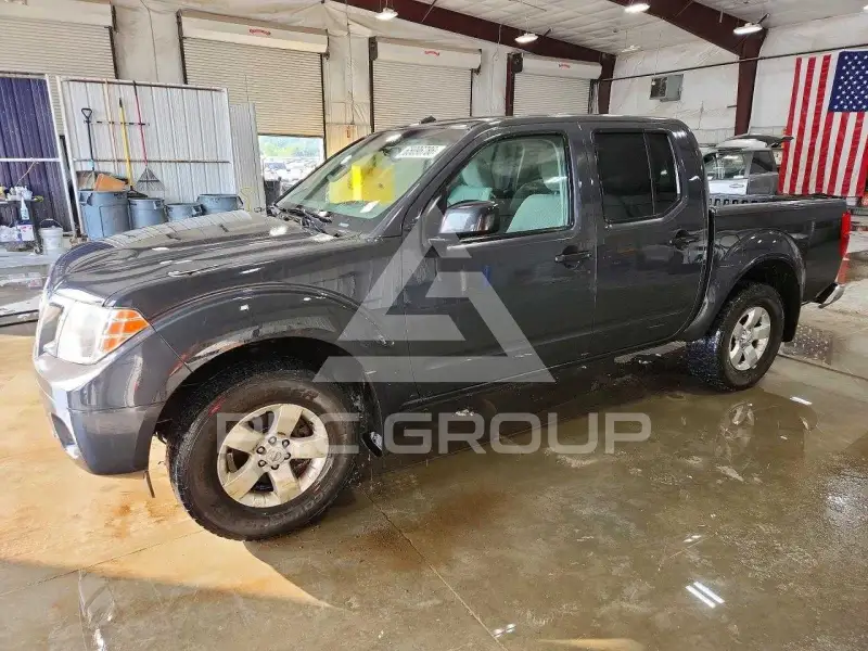 2013 Nissan FRONTIER фото