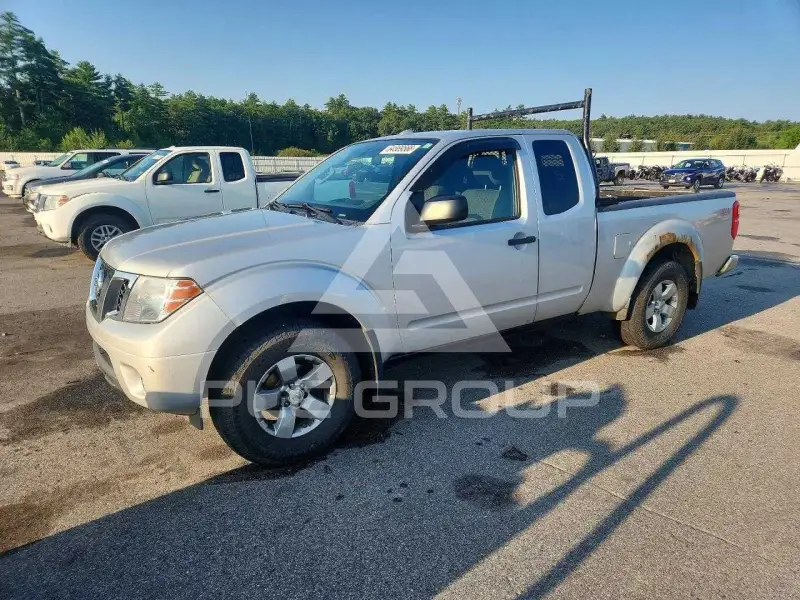 2013 Nissan FRONTIER фото