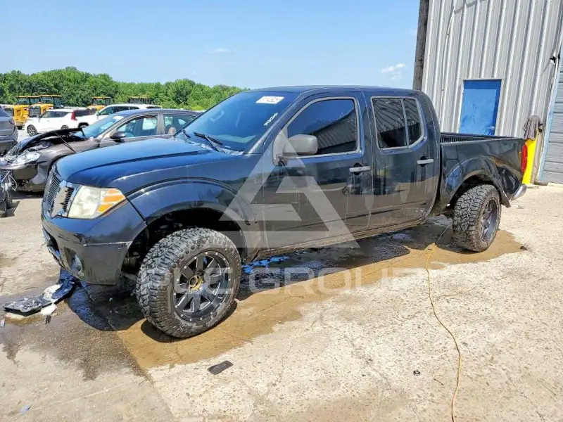 2013 Nissan FRONTIER фото
