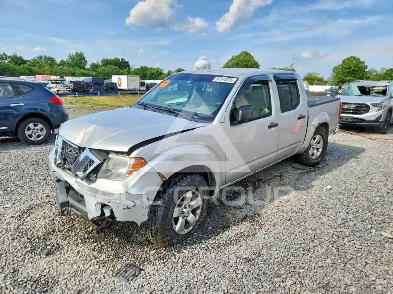 2013 Nissan FRONTIER фото