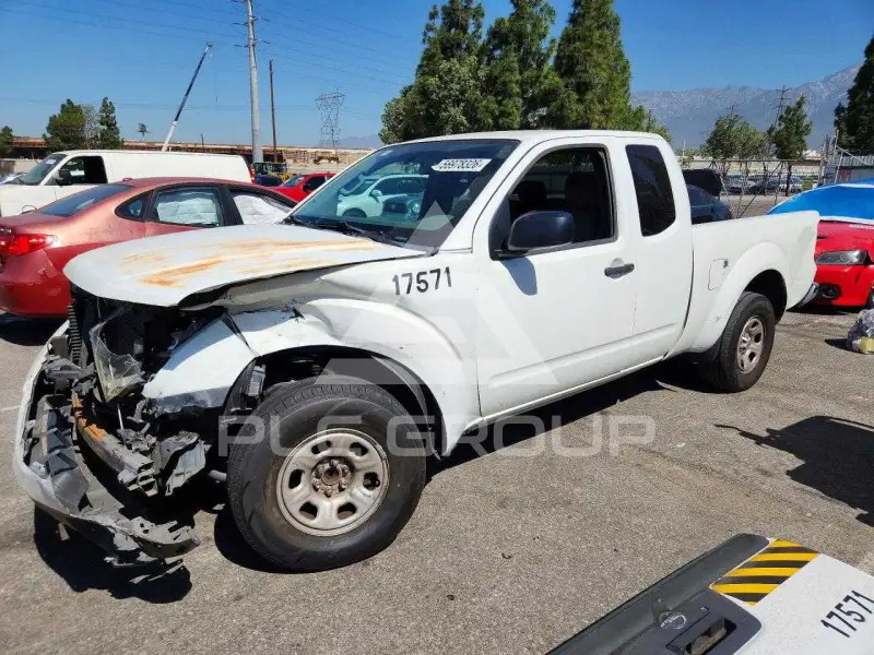 2013 Nissan FRONTIER фото