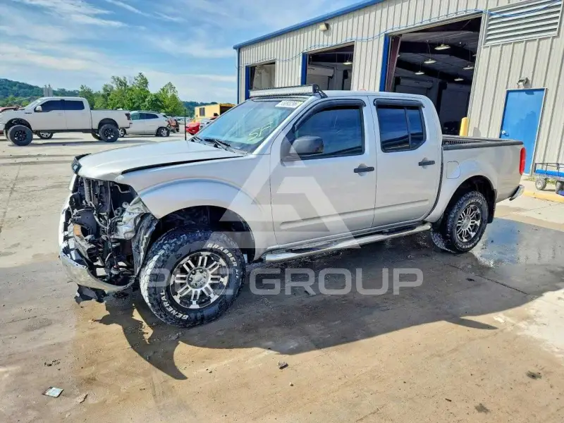 2013 Nissan FRONTIER photo