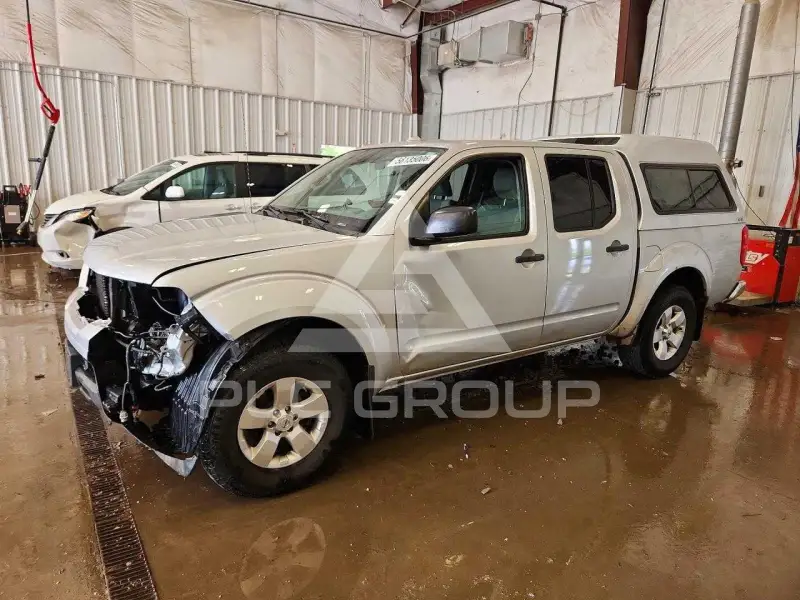 2013 Nissan FRONTIER фото