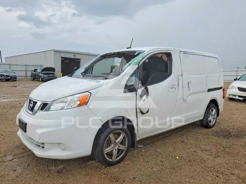 2013 Nissan NV 200 фото