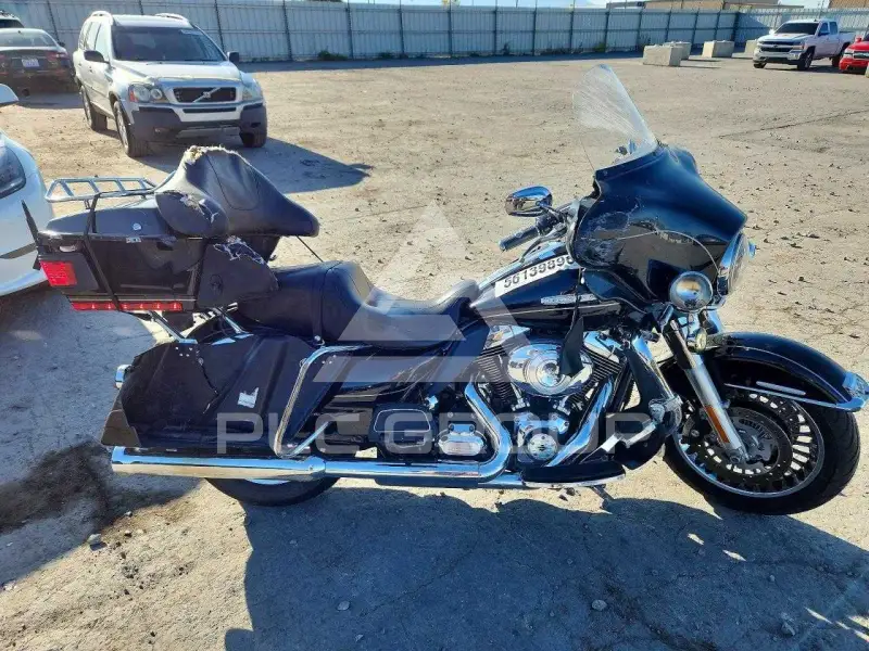 2013 Harley-Davidson FL photo