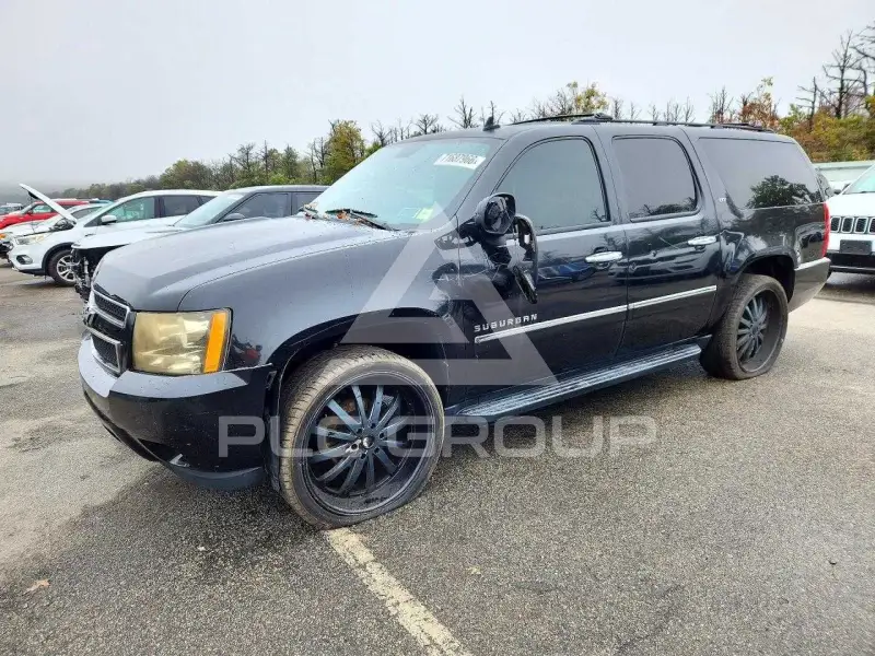 2013 Chevrolet Suburan photo