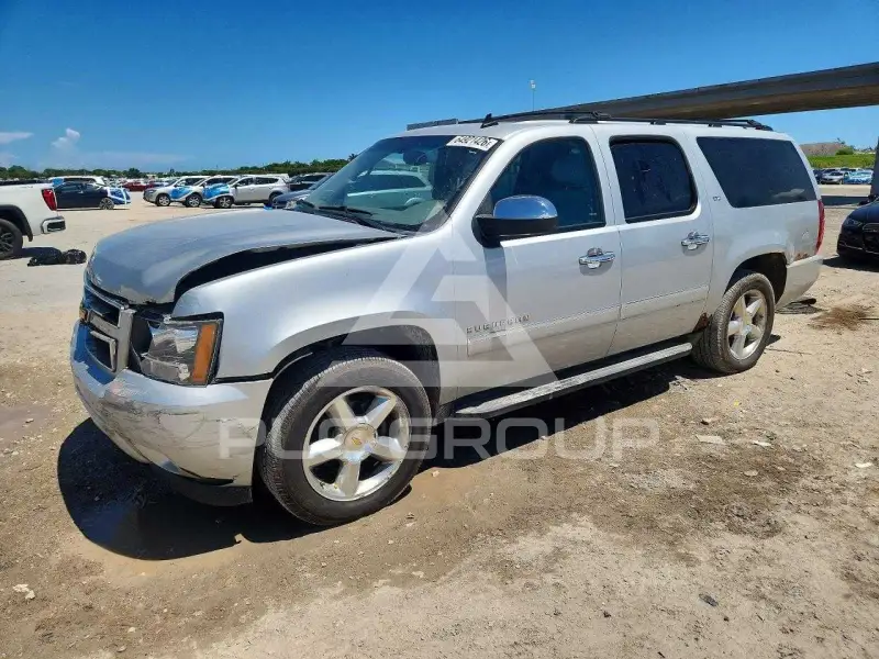2013 Chevrolet Suburan photo