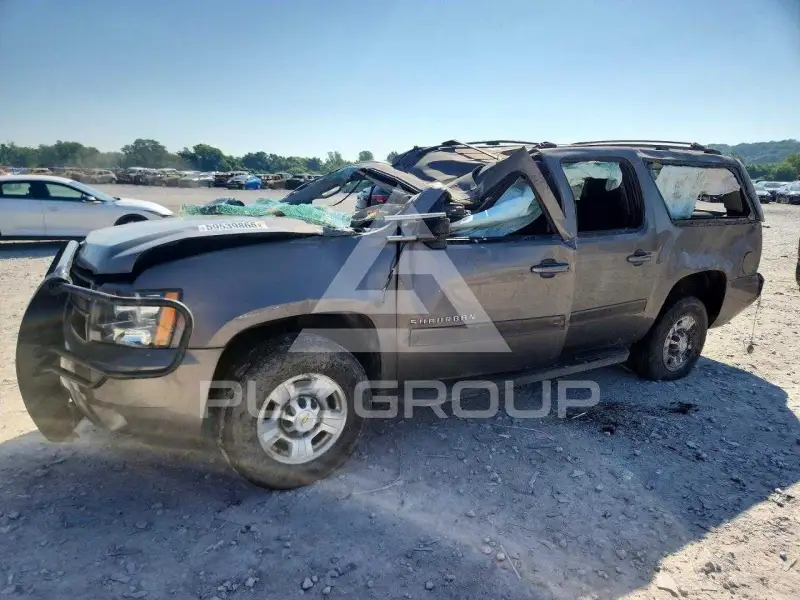 2013 Chevrolet Suburan photo