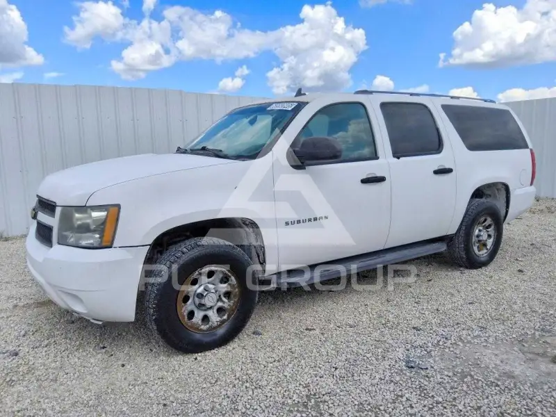 2013 Chevrolet Suburan photo