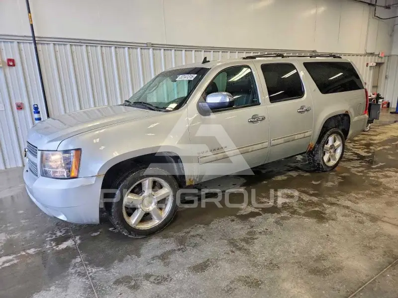 2013 Chevrolet Suburan photo