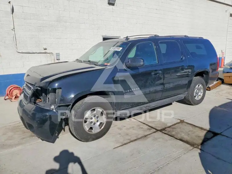 2013 Chevrolet Suburan photo
