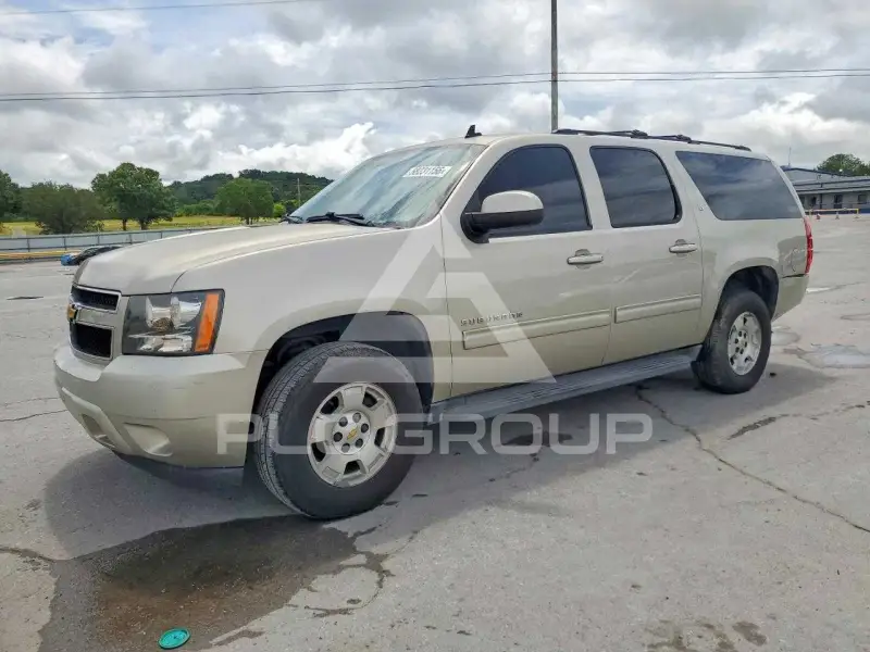2013 Chevrolet Suburan photo