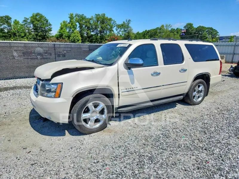 2013 Chevrolet Suburan photo