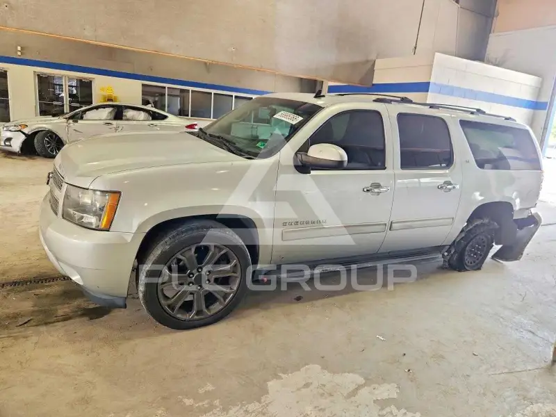2013 Chevrolet Suburan photo