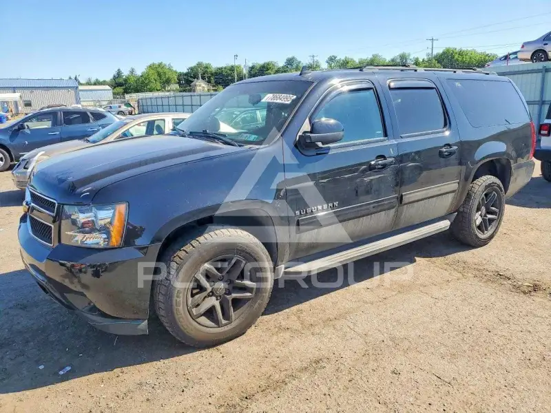 2013 Chevrolet Suburan photo