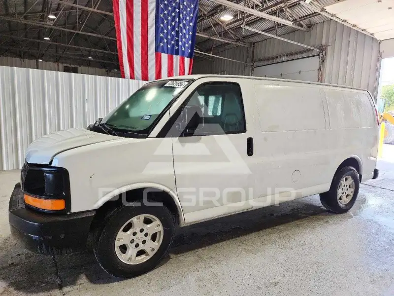 2013 Chevrolet Express photo