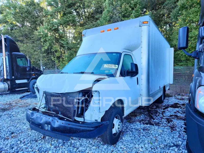 2013 Chevrolet Express photo