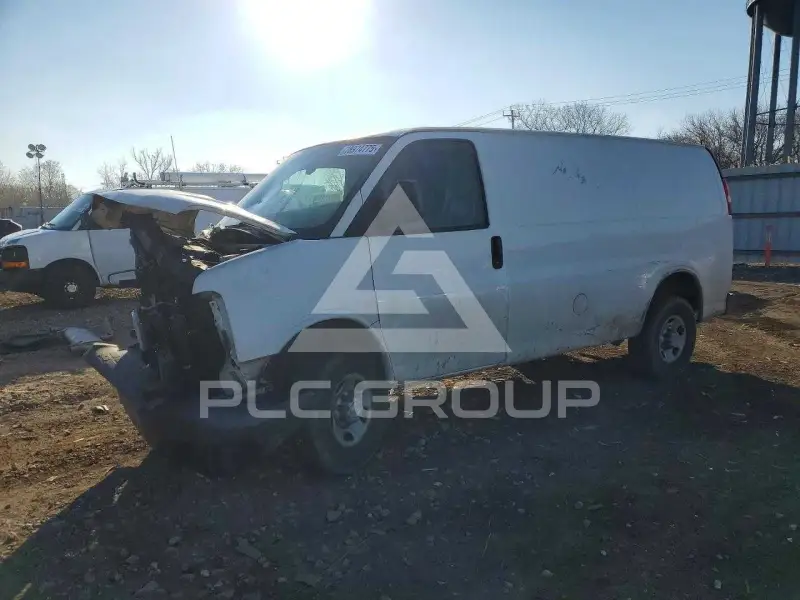 2013 Chevrolet Express photo
