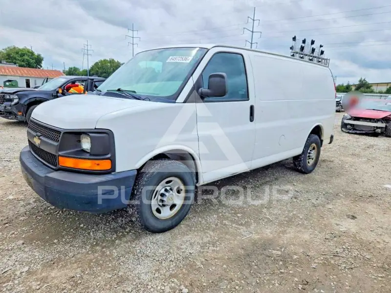 2013 Chevrolet Express photo