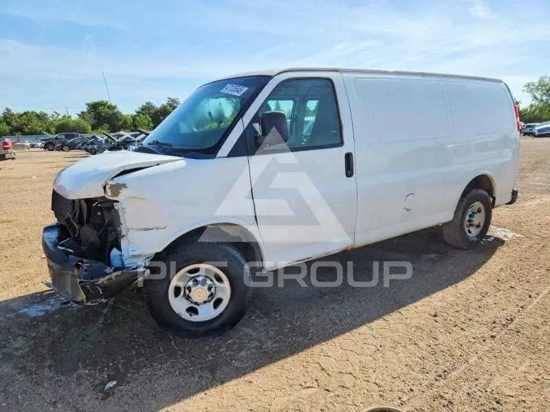 2013 Chevrolet Express photo