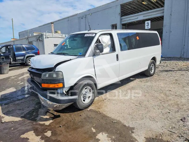 2013 Chevrolet Express фото