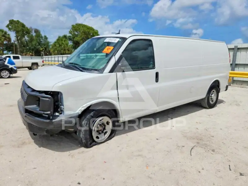 2013 Chevrolet Express photo