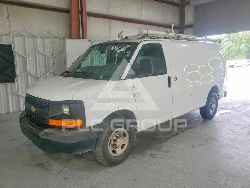 2013 Chevrolet Express photo