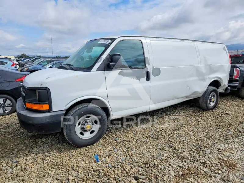 2013 Chevrolet Express photo