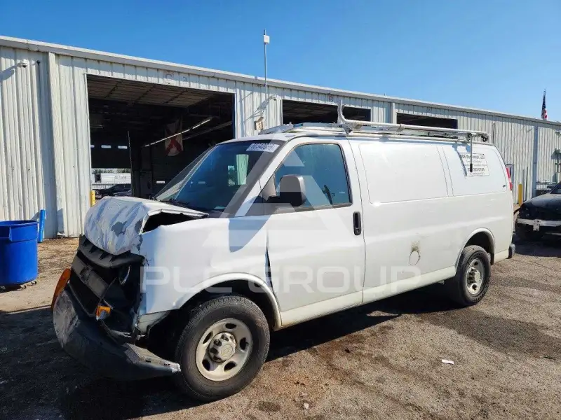 2013 Chevrolet Express photo