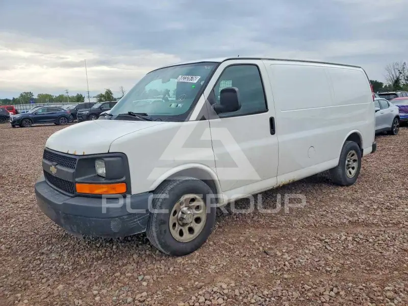 2013 Chevrolet Express photo
