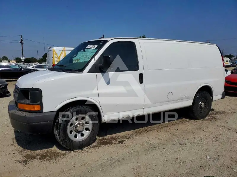 2013 Chevrolet Express photo