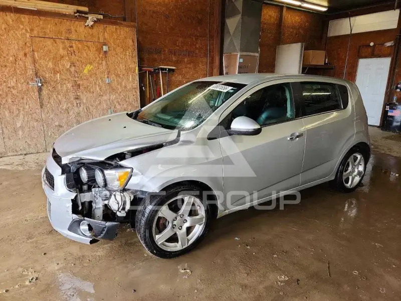 2013 Chevrolet Sonic фото