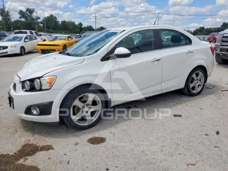 2013 Chevrolet Sonic фото