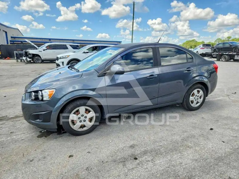 2013 Chevrolet Sonic фото