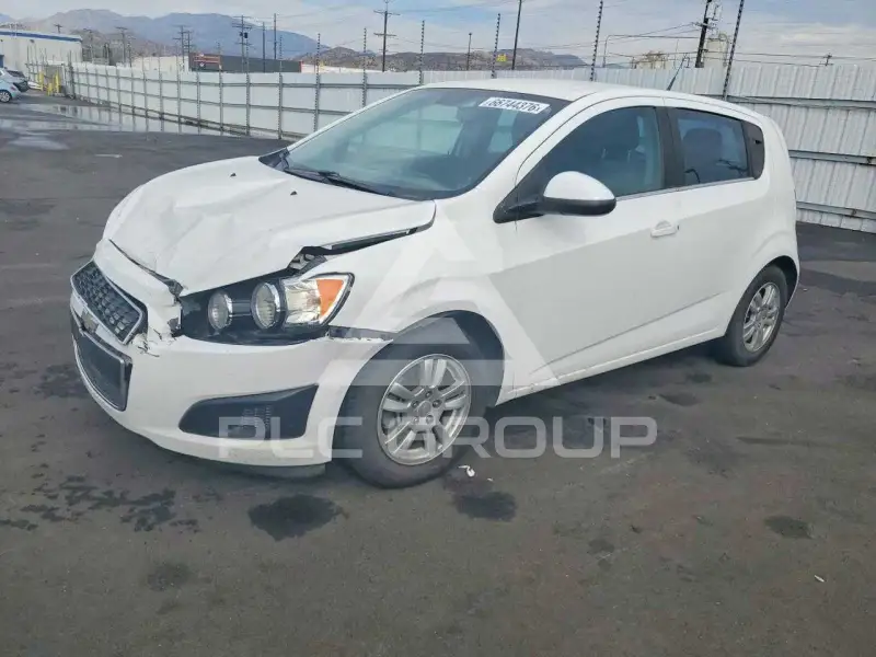 2013 Chevrolet Sonic фото