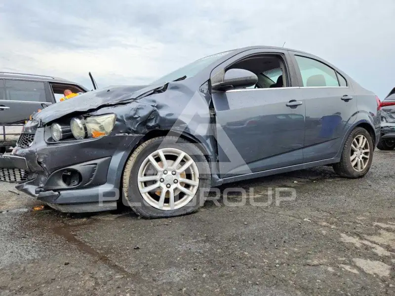 2013 Chevrolet Sonic фото