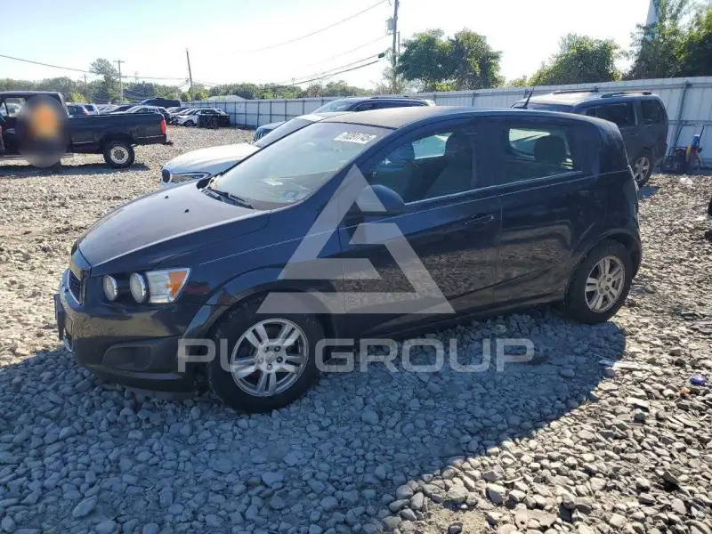 2013 Chevrolet Sonic фото