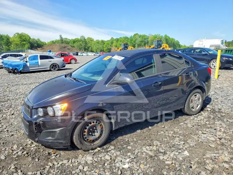 2013 Chevrolet Sonic фото