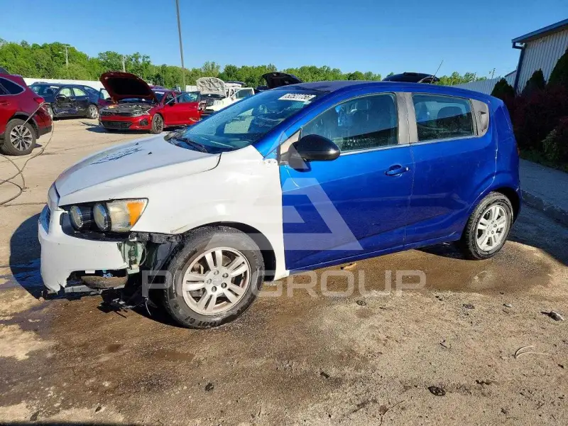 2013 Chevrolet Sonic фото