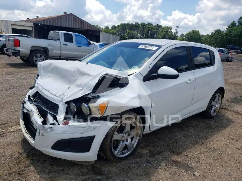 2013 Chevrolet Sonic фото
