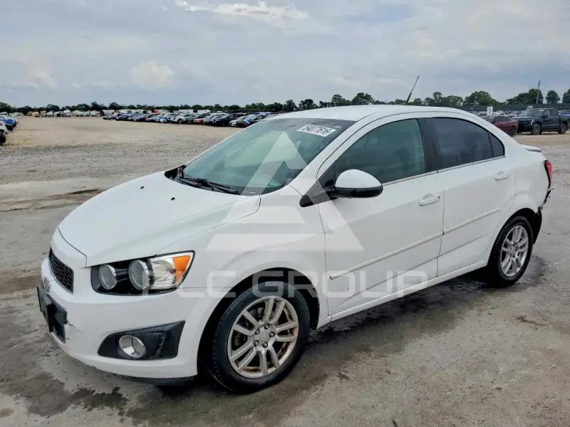 2013 Chevrolet Sonic photo