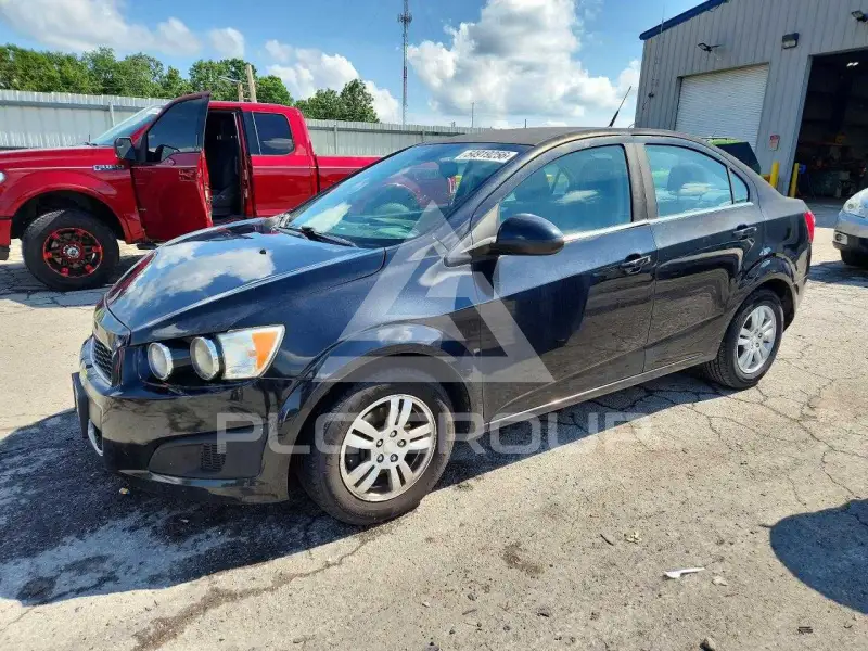 2013 Chevrolet Sonic фото