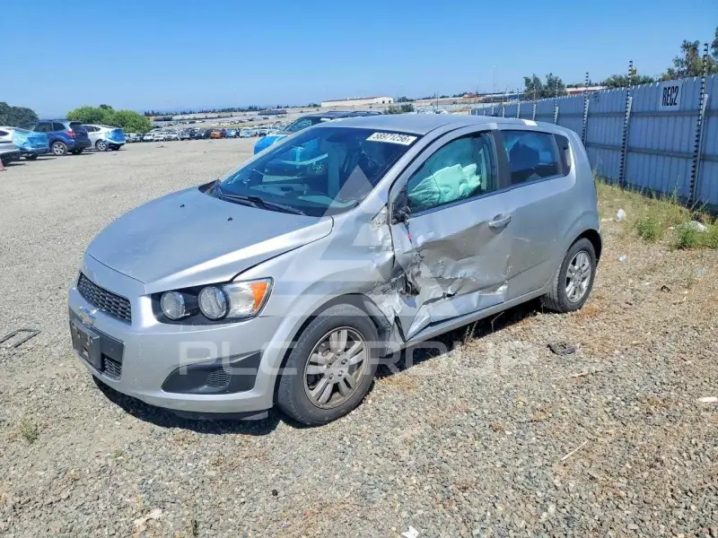 2013 Chevrolet Sonic фото