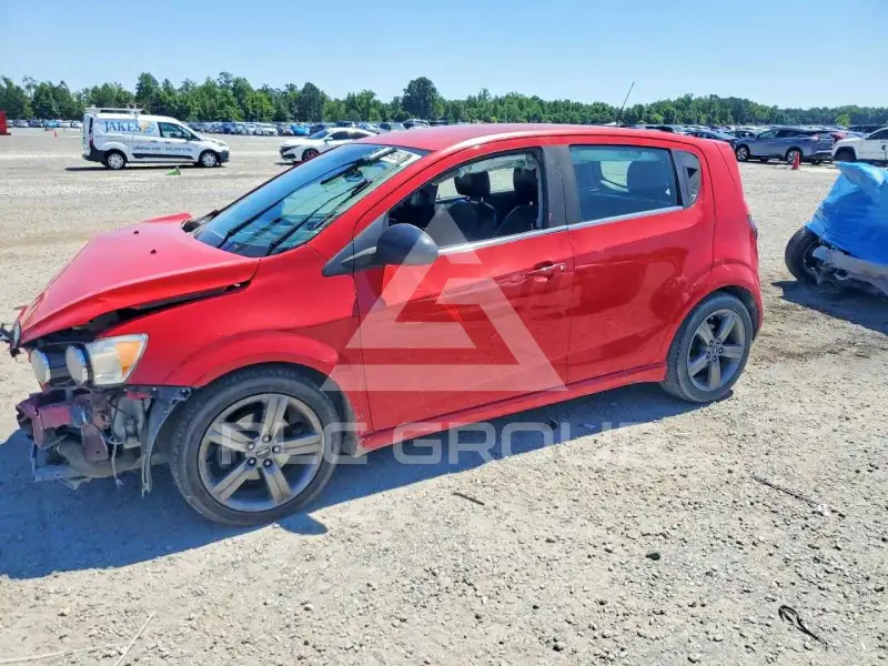 2013 Chevrolet Sonic фото