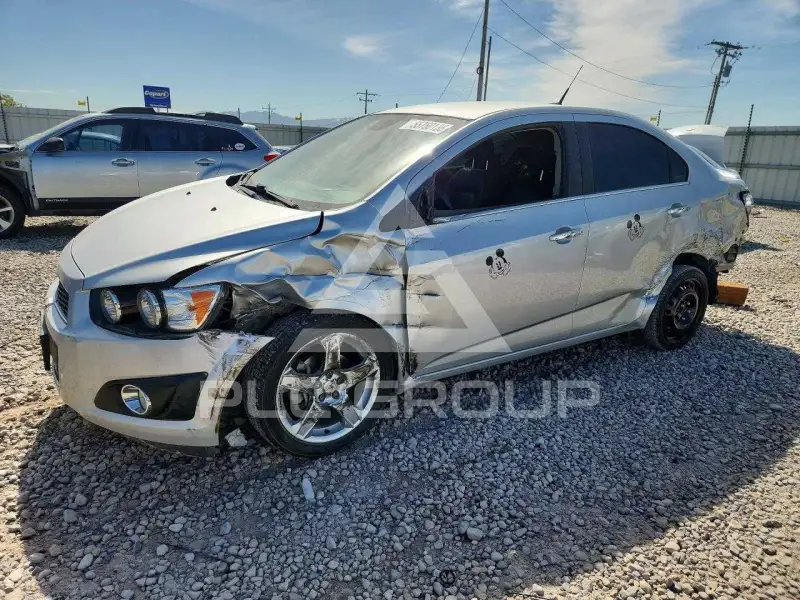 2013 Chevrolet Sonic фото