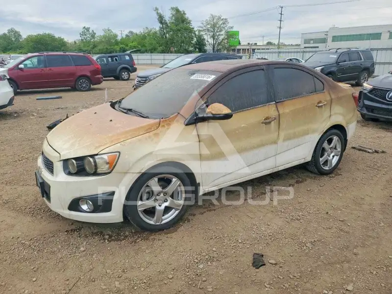 2013 Chevrolet Sonic фото