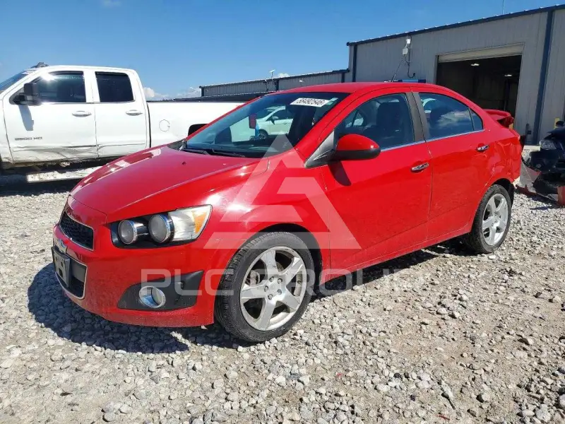 2013 Chevrolet Sonic фото