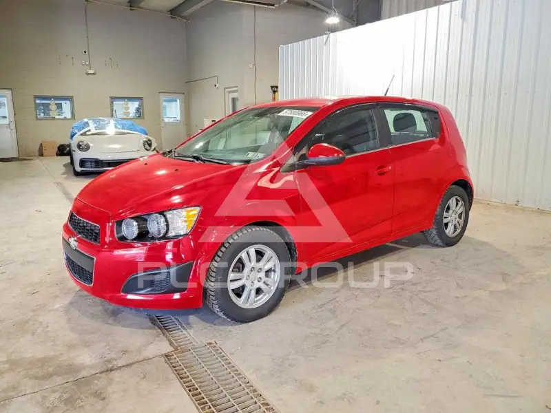 2013 Chevrolet Sonic фото